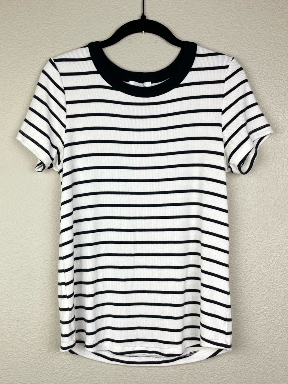 Evereve Women's Medium Black White Stripe Crewneck Slim Tee Modal Ribbed Knit To